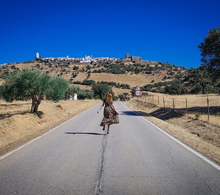 vista de monsaraz ao longe