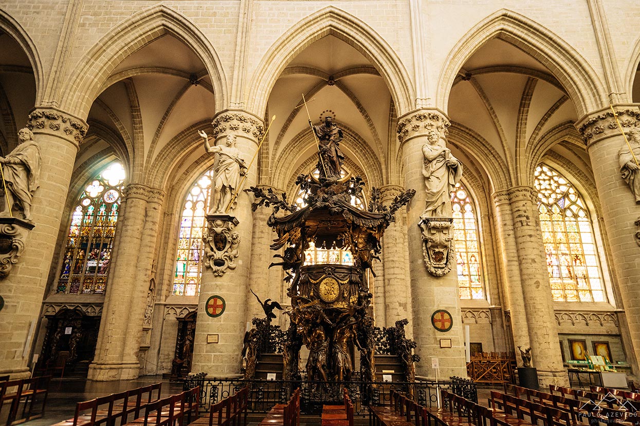 Bruxelas, o que visitar: Catedral de São Miguel e Santa Gudula