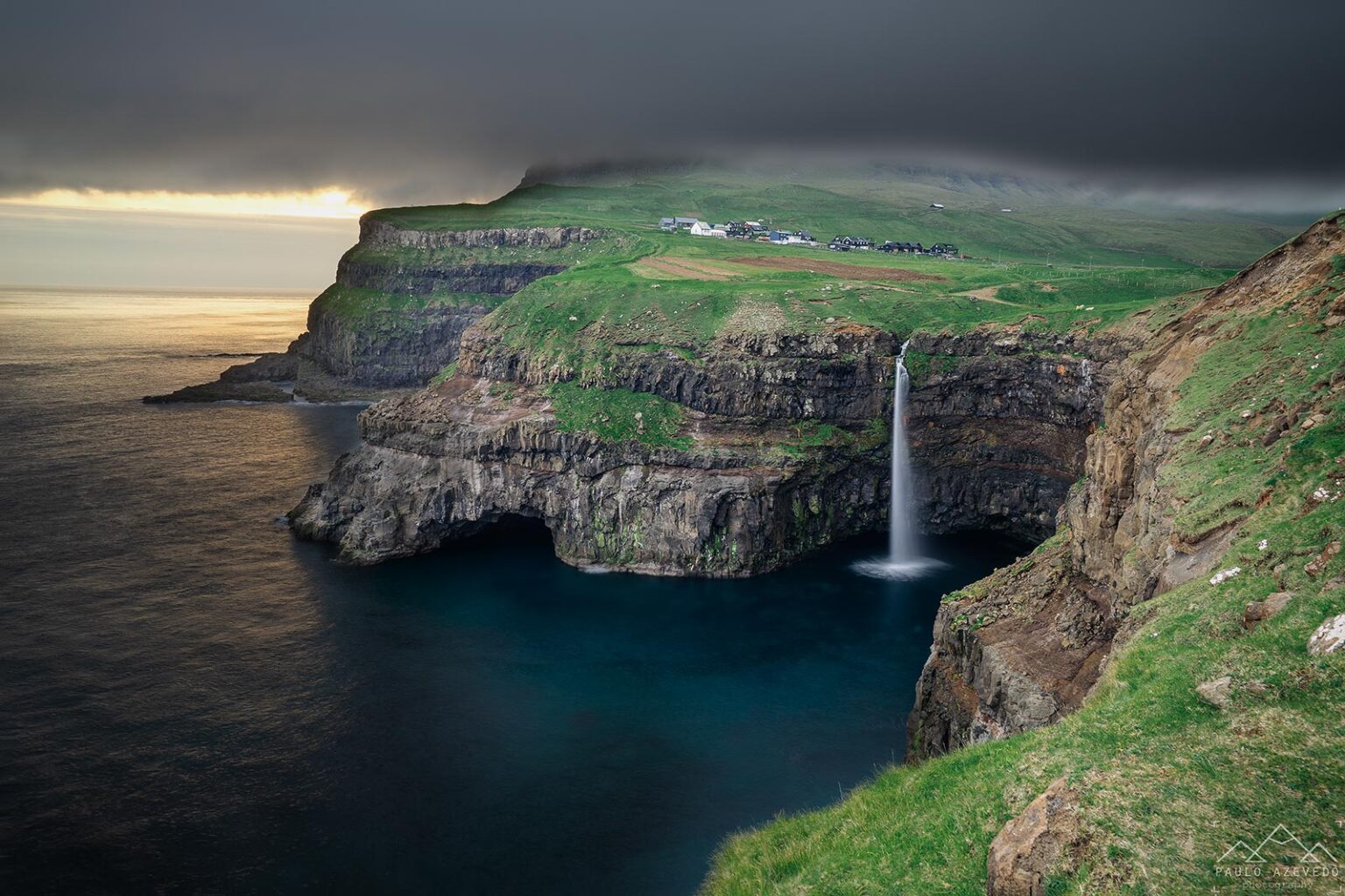 O que visitar nas Ilhas Faroé: cascata Múlafossur