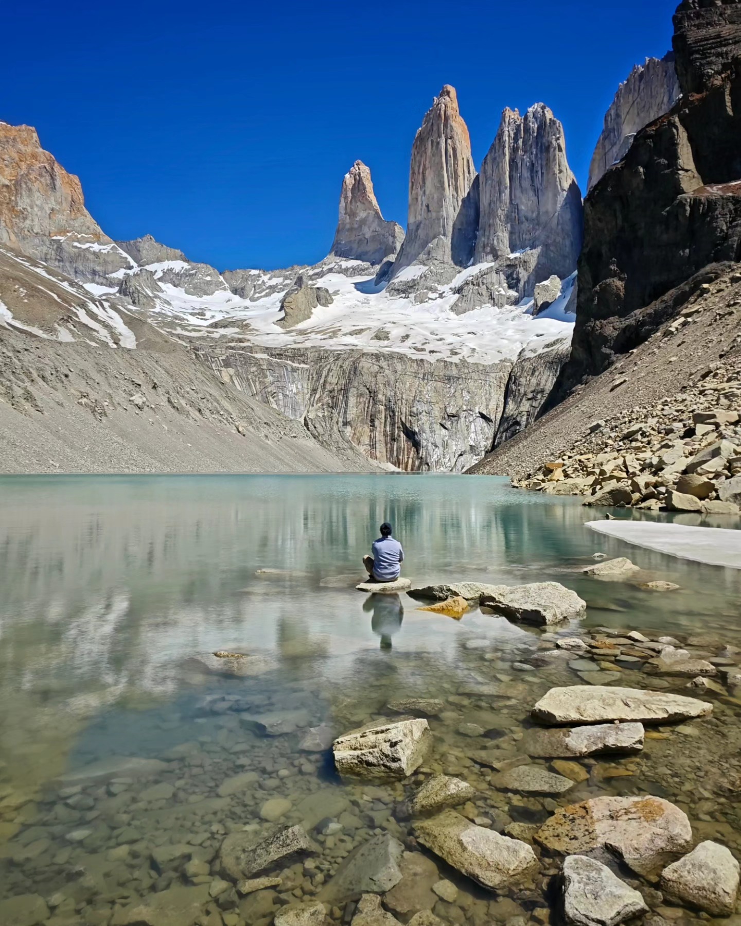 Não é por acaso que nos cruzamos com dezenas de caminheiros para chegar a este lugar que passou para o nosso top dos mais majestosos do nosso planeta. Seja porque a sensação de satisfação quando se chega ao topo depois da árdua caminhada o torna mais especial, seja porque é mesmo especial.

20km/8h (nós fizemos em 7). A Sofia diz que depois de 3 caminhadas difíceis na mesma semana está preparada para qualquer desafio 💪

Ao contrário do que é habitual, na foto sou eu e quem carregou no botão foi a Sofia 📷